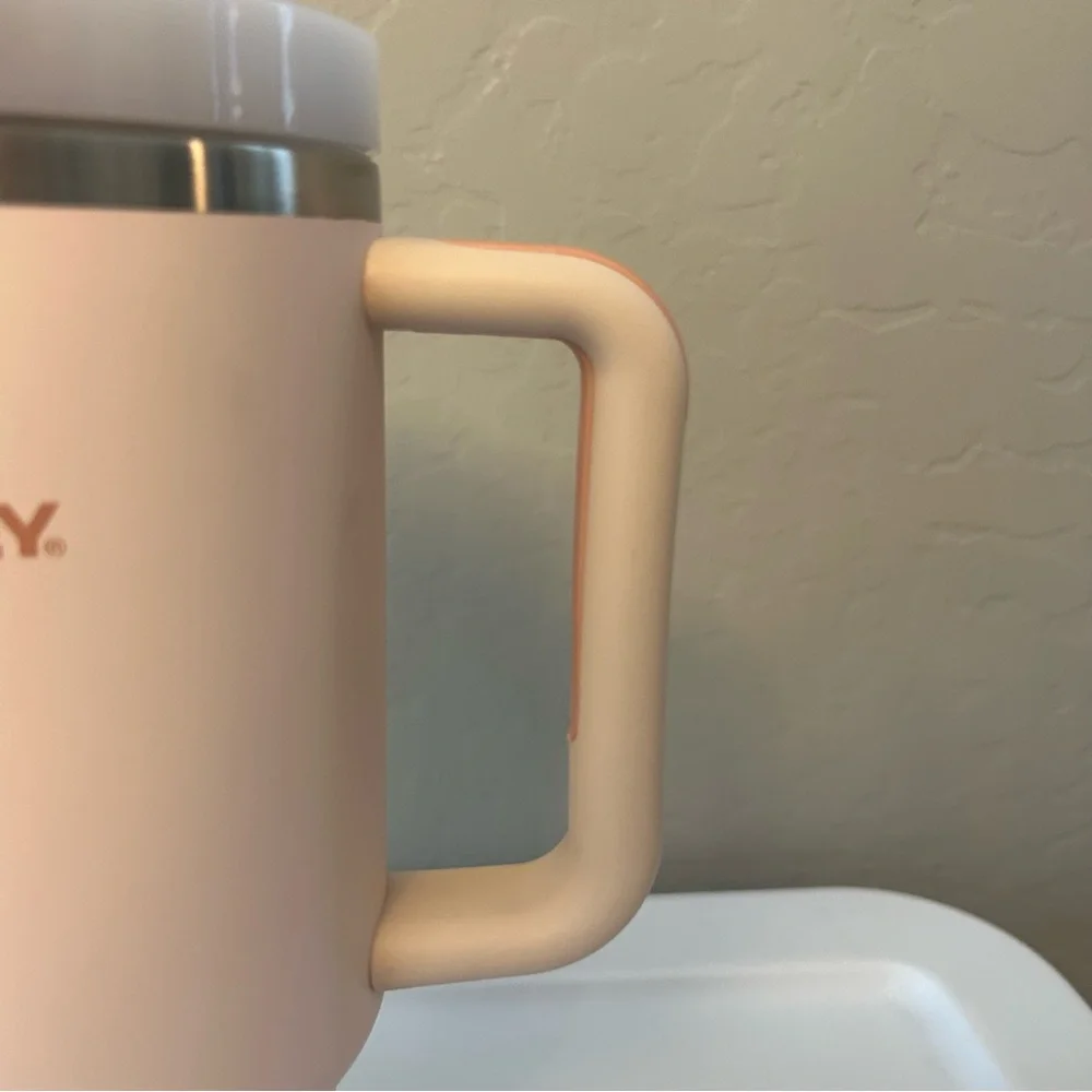 Stanley Rose Quartz Quencher H2O flowstate tumbler 40 oz Travel Mug with Handle - Picture 4 of 14